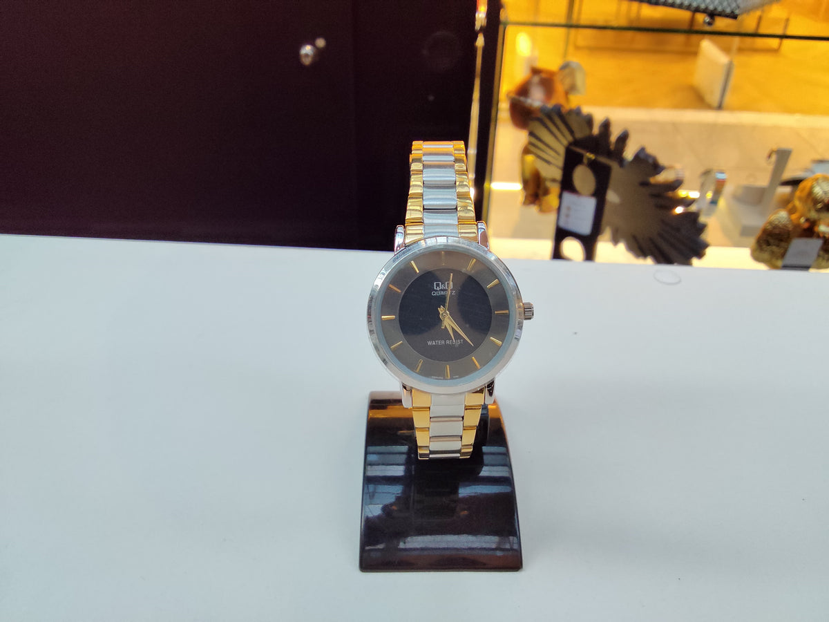 Reloj Q&Q Plateado con Dorado